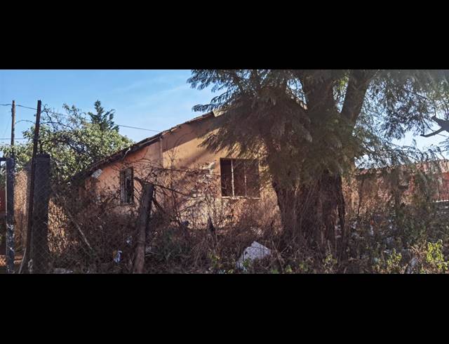 4 BEDROOM FREESTANDING FOR SALE IN MPOPHOMENI